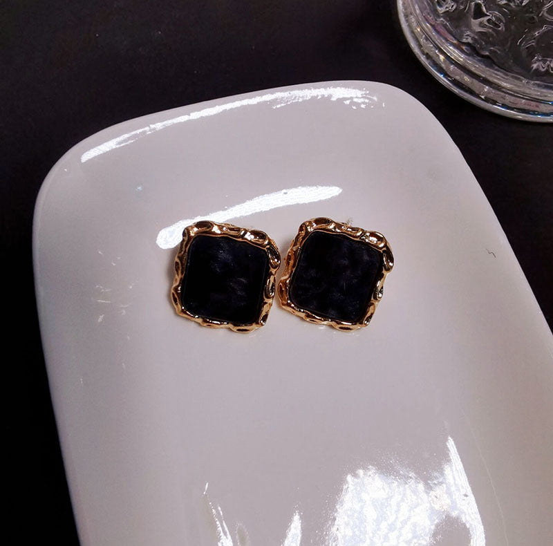 just-lil-things-black-pin-earrings-jlt11391