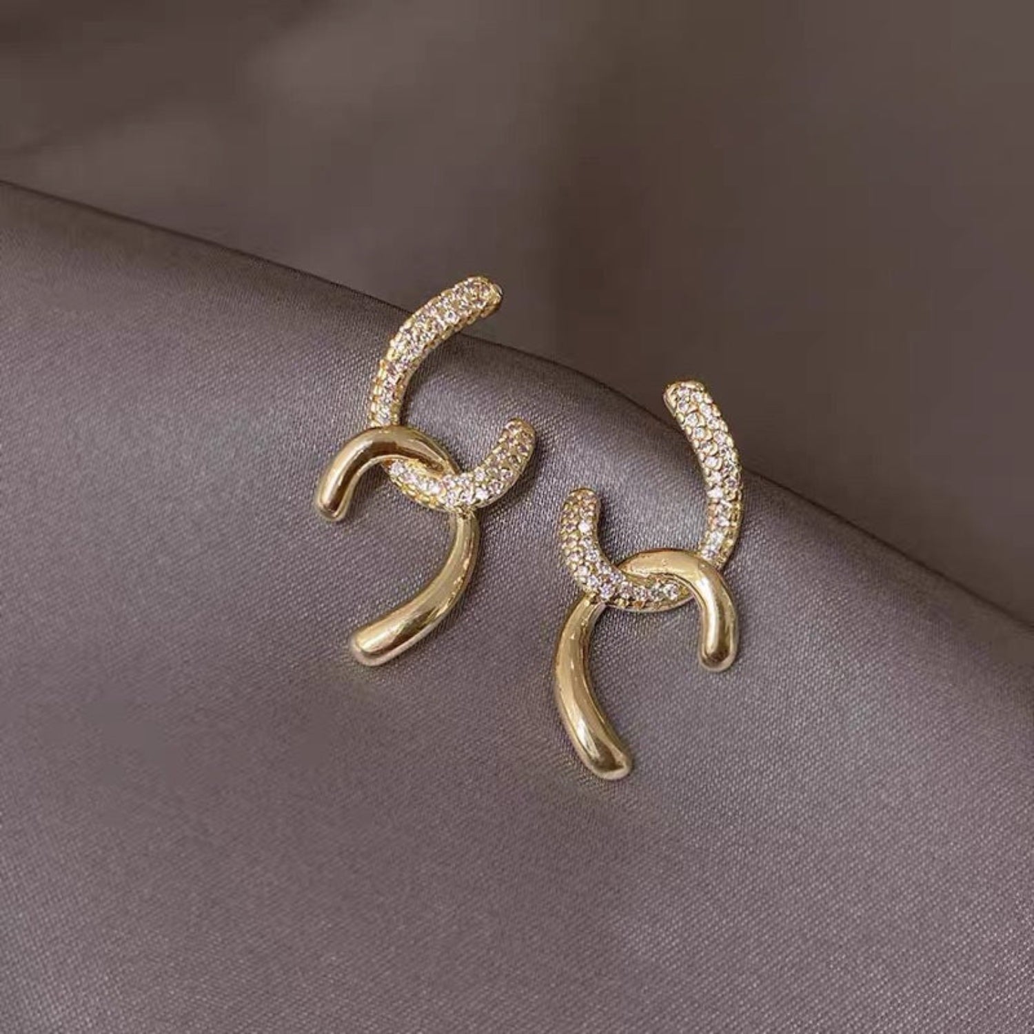 Just Lil Things-Unite link hoop-Pin Earrings jlt11482