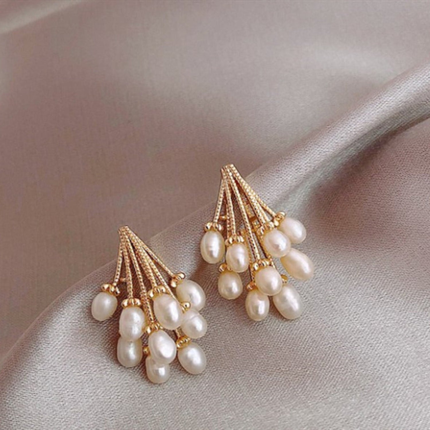 Elegant Gold and Pearl Drop Cluster Earrings jlt11541