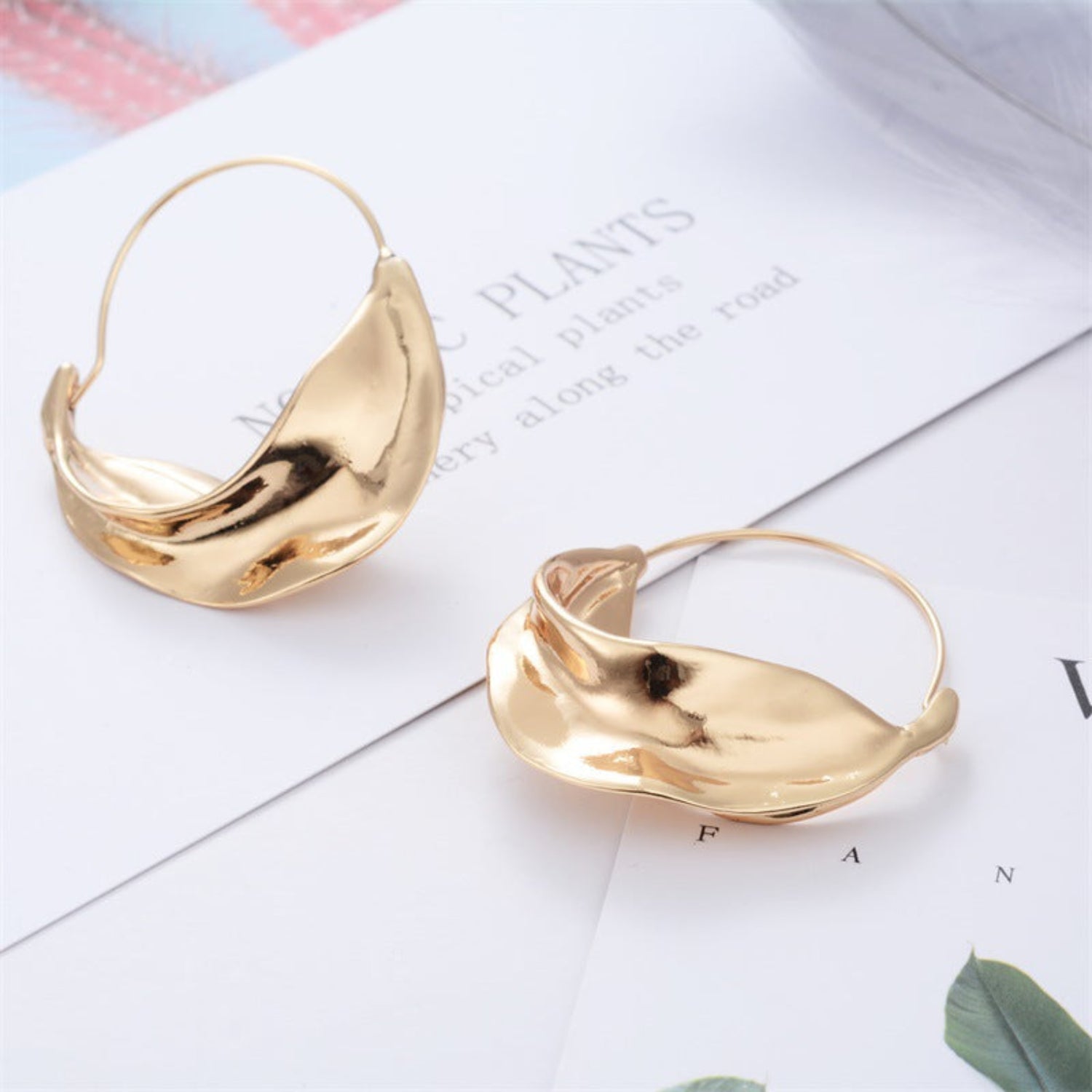 Dewleaf Golden Hoop Earrings JLT11636