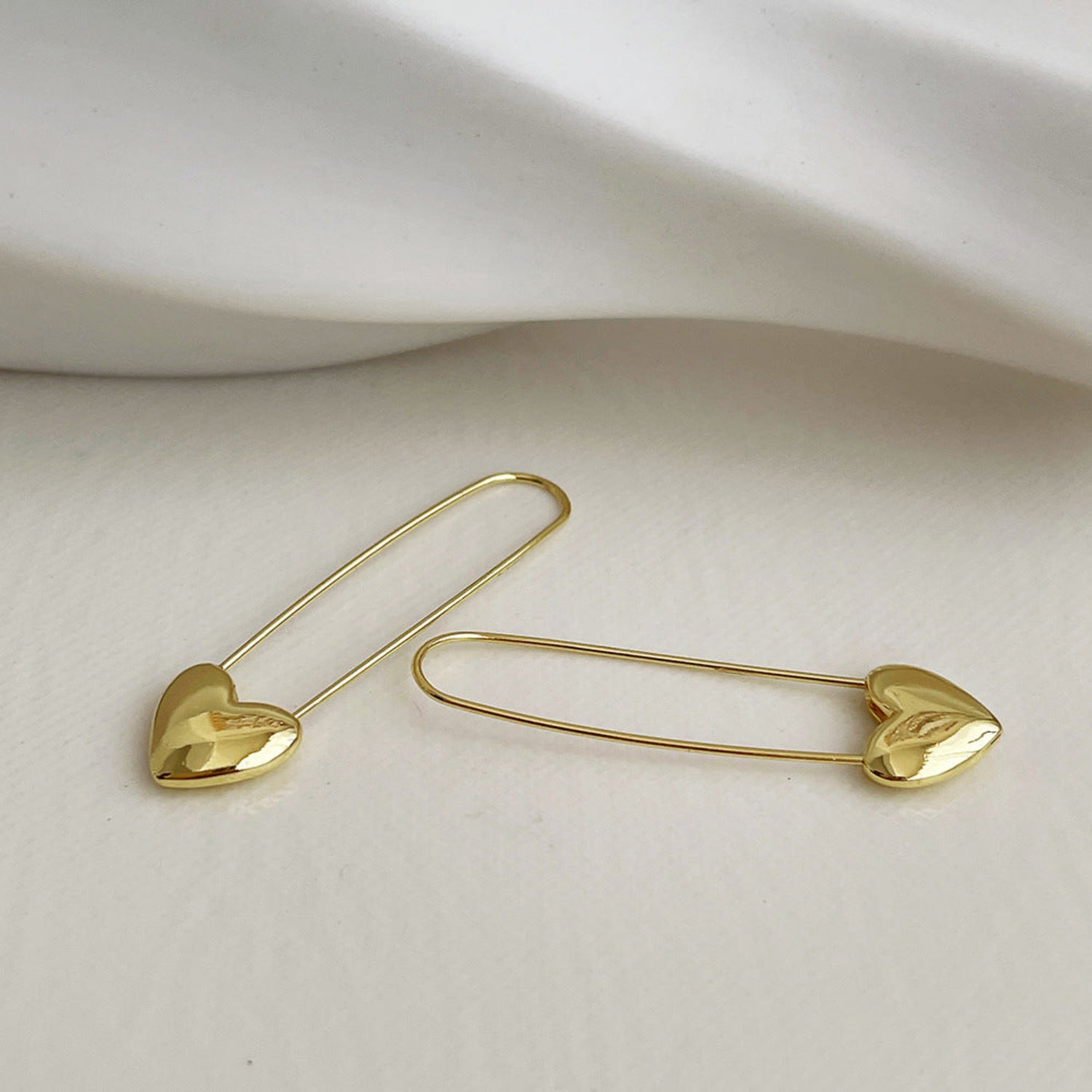 Minimalist Gold Heart Dangle Earrings JLT11642
