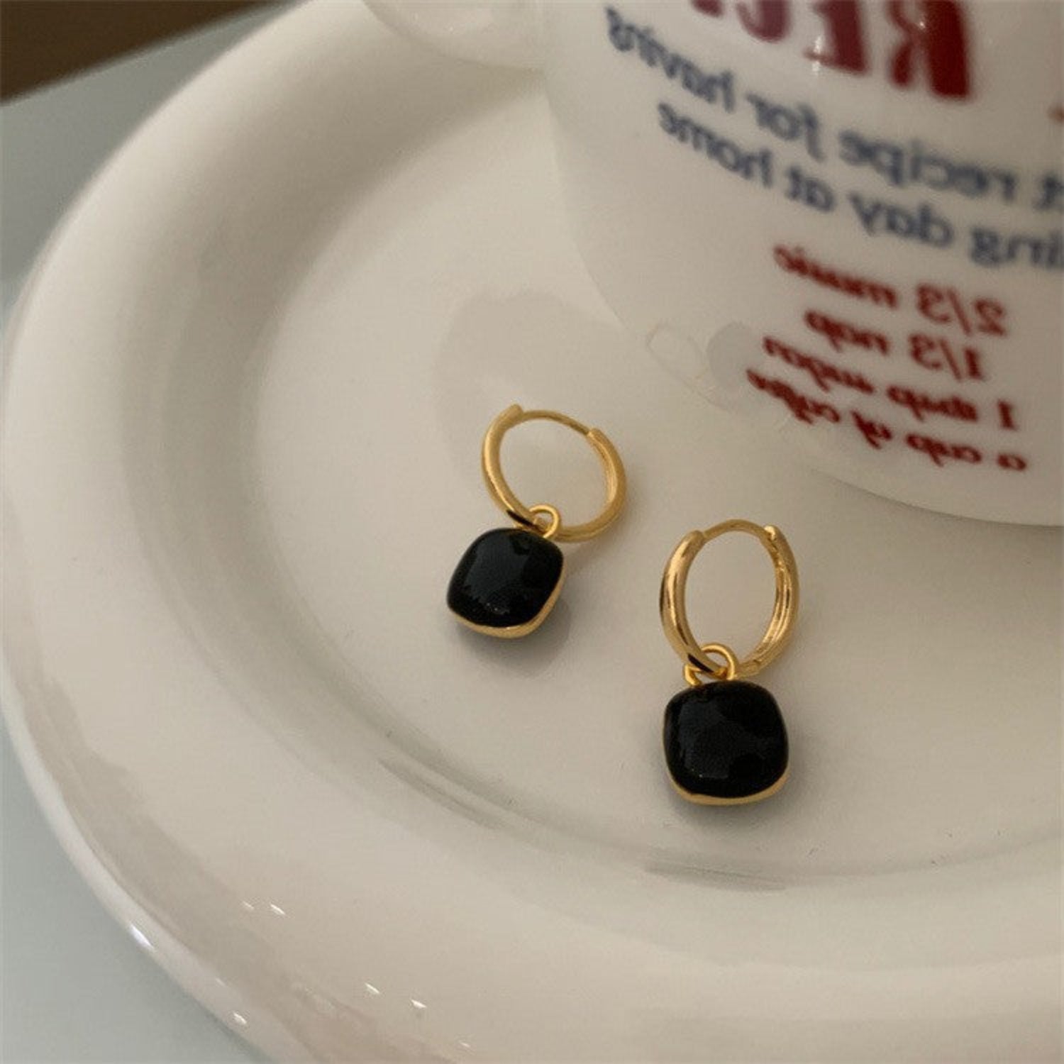 One-of-a-kind hoop Earrings with Black Charm jlt11687