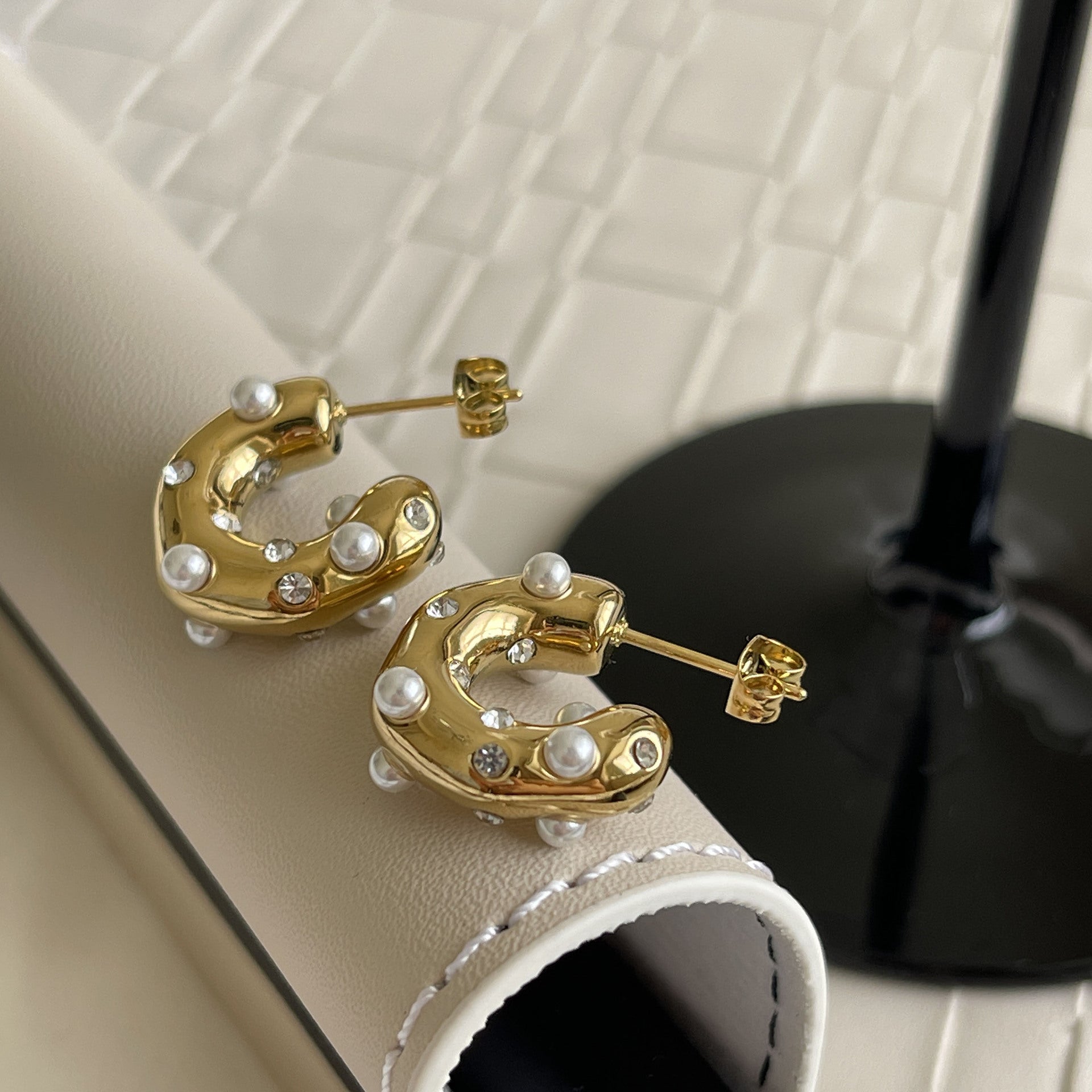 just-lil-things-gold-pin-earrings-jlt11909