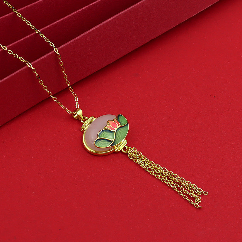 Elegant Enamel Flower Pendant Necklace with Gold Color Chain – Minimalist Floral Charm jltn0500