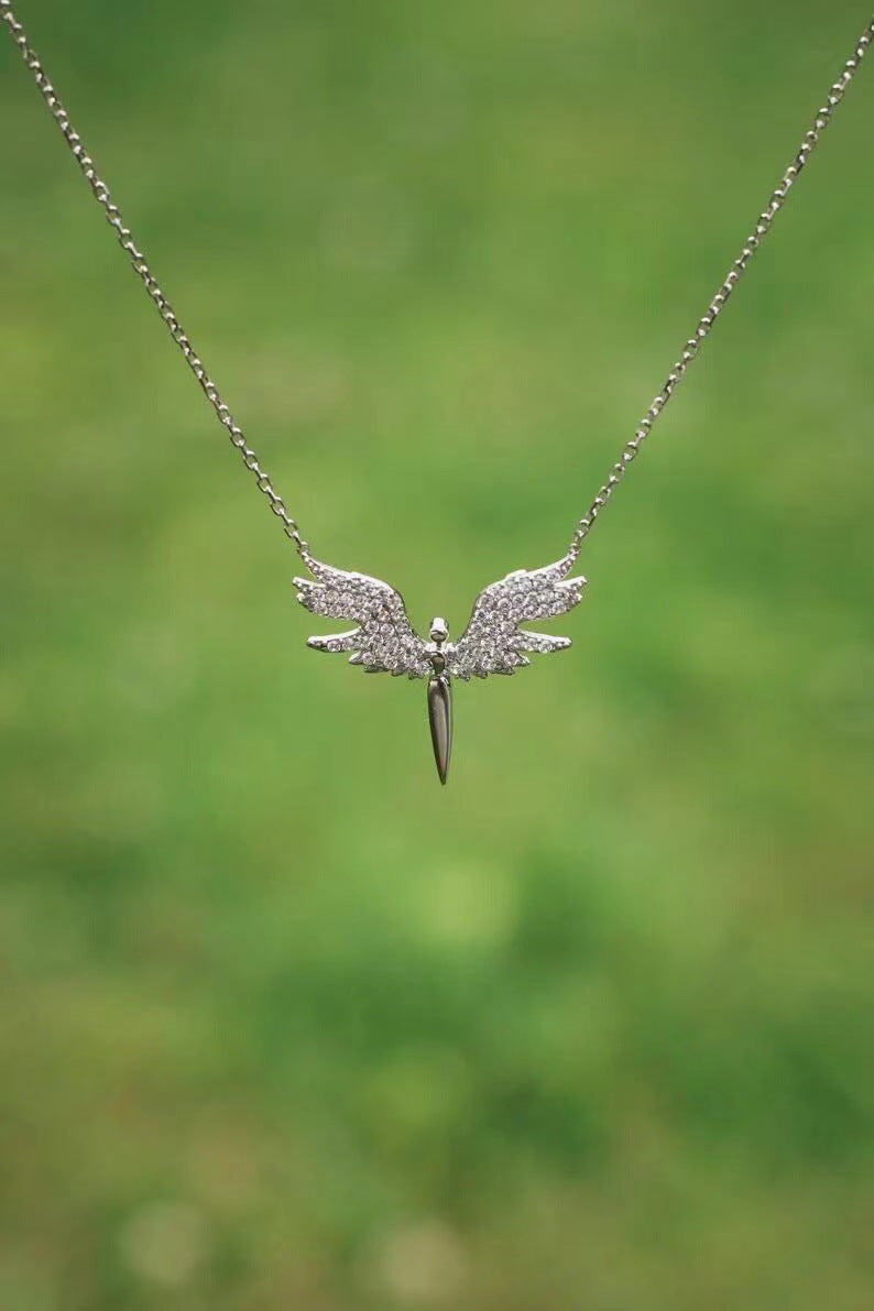 "Silver Angel Wings Necklace | Dainty Guardian Pendant for a Touch of Grace"jltn0643