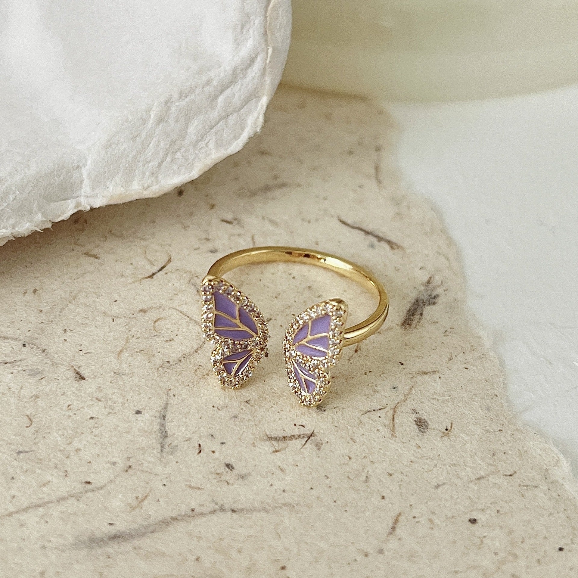 Just lil things Artificial Lilac Open Wing Butterfly – Sparkling Rings jltr0128