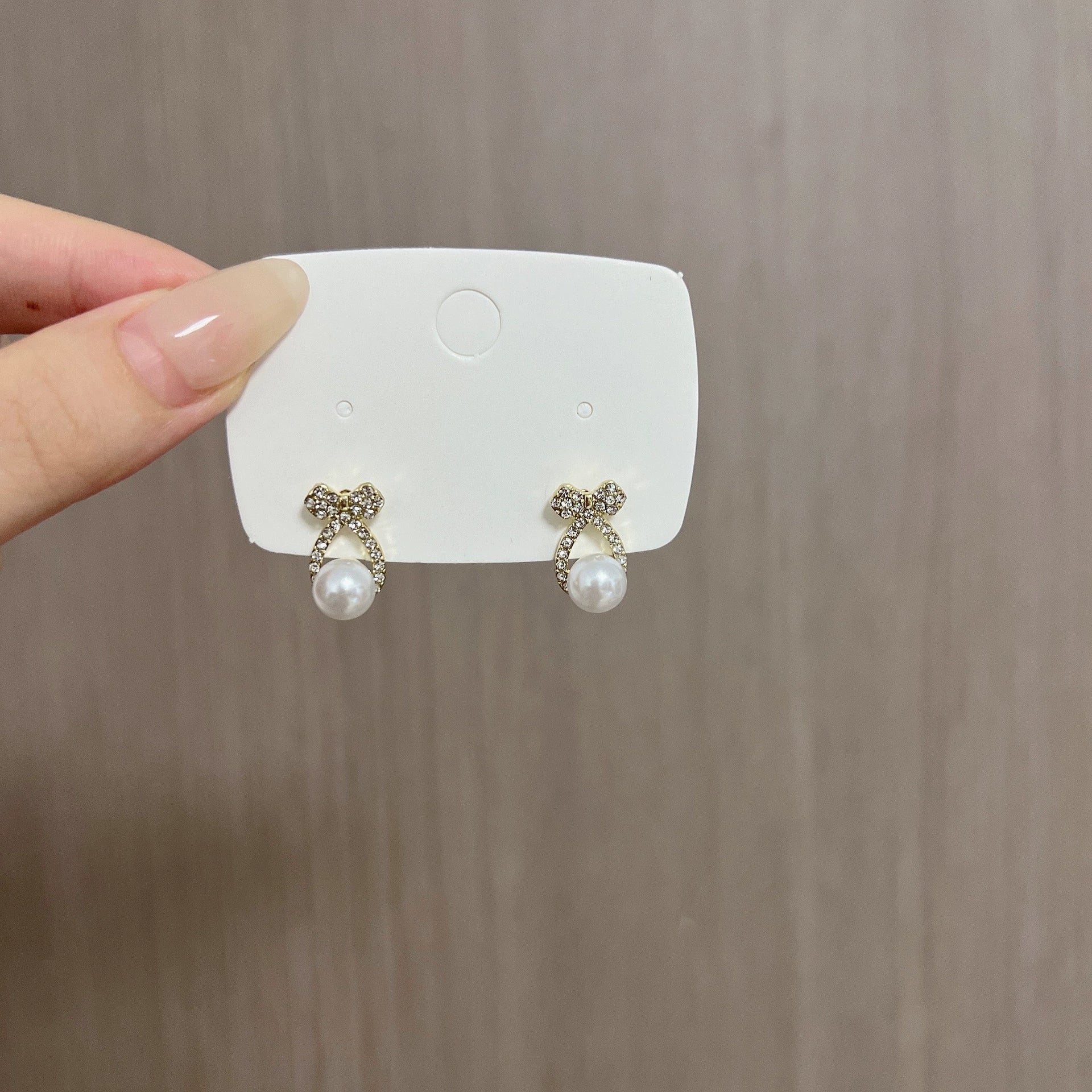 Just Lil Things Elegant Pearl Earring With Silver Bow Accents jlt13299
