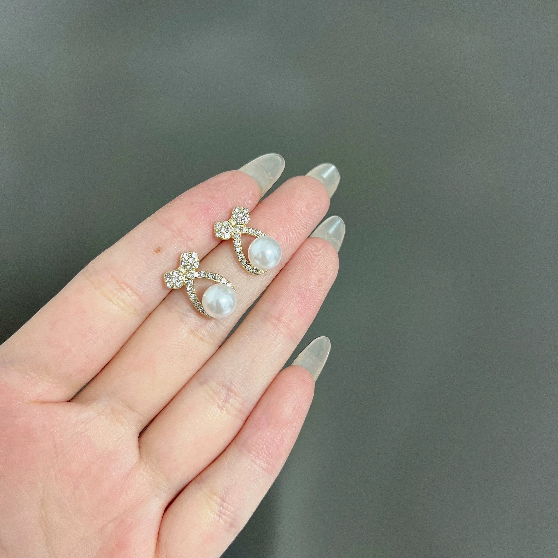 Just Lil Things Elegant Pearl Earring With Silver Bow Accents jlt13299