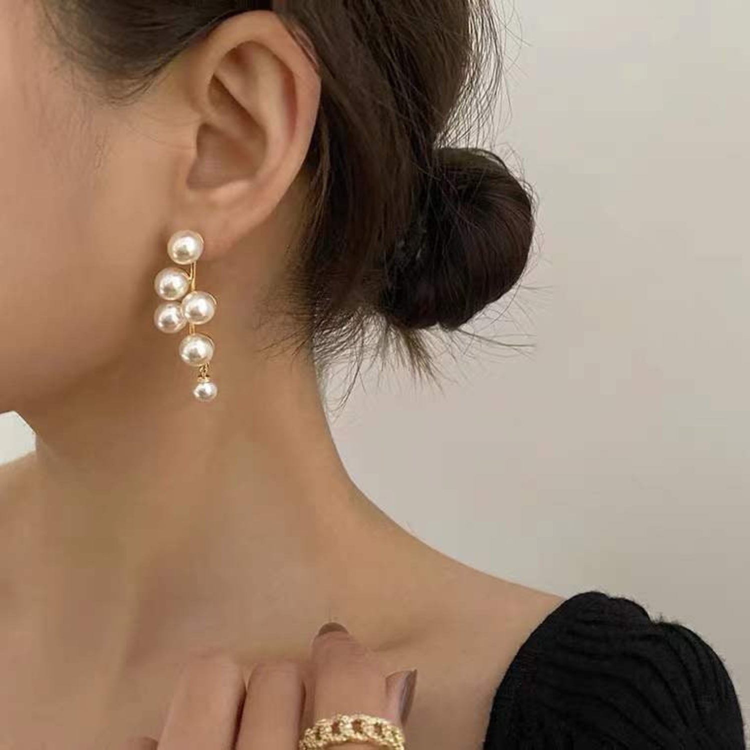 Just Lil Things - Stylish Stack of pearls - Pin Earrings jlt12103