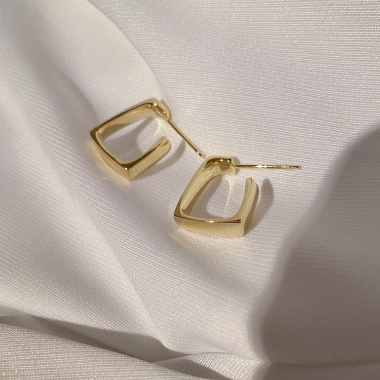 just-lil-things-pin-earring-gold-earring-jlt10500