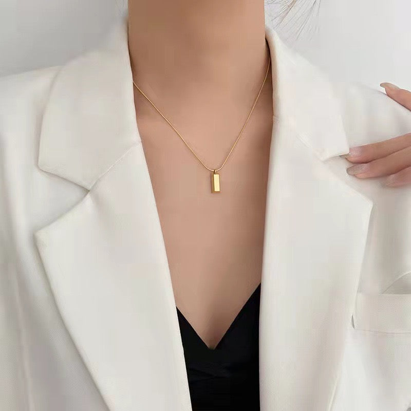 Sleek Gold Rectangle Pendant Necklace jltn0672