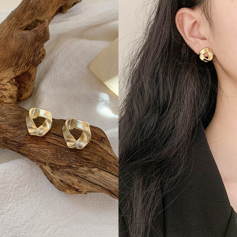 just-lil-things-pin-earrings-gold-earrings-jlt10046