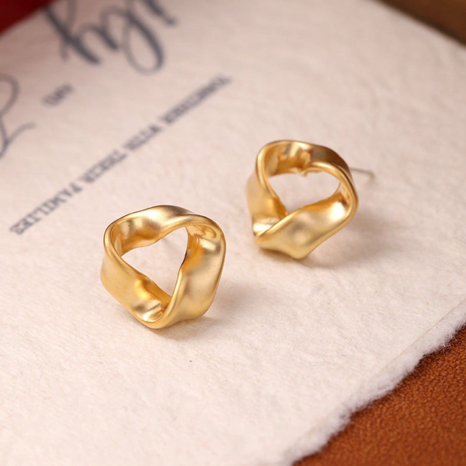 just-lil-things-pin-earrings-gold-earrings-jlt10046