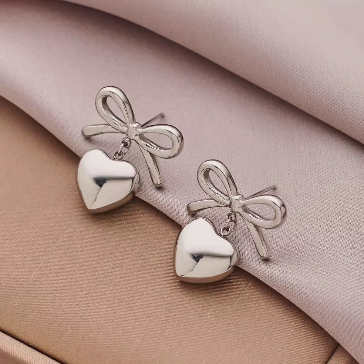 love heart bow earrings JLT12562