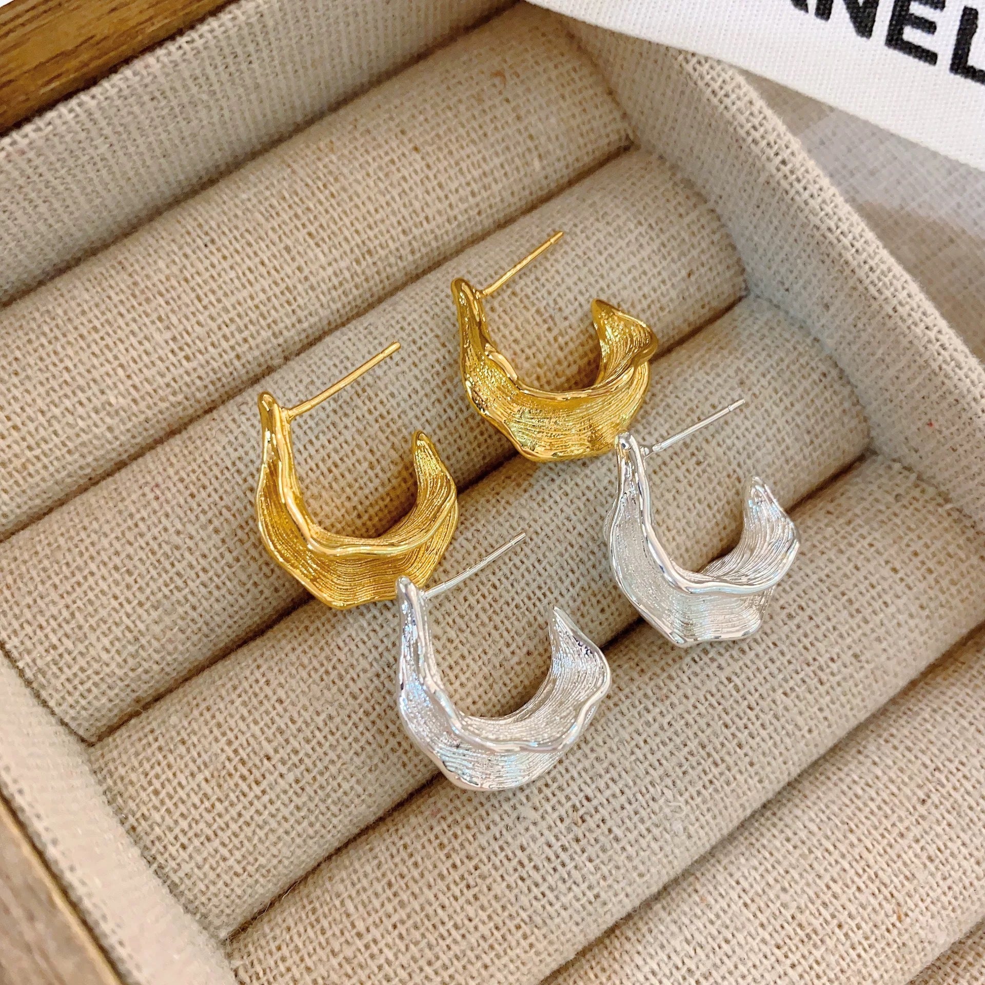 Dried Leaf Shaped Gold Pin Earrings JLT12842