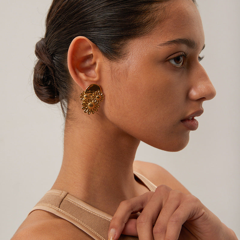 Pitch In Daisy Flower Gold Pin Earrings JLT12867