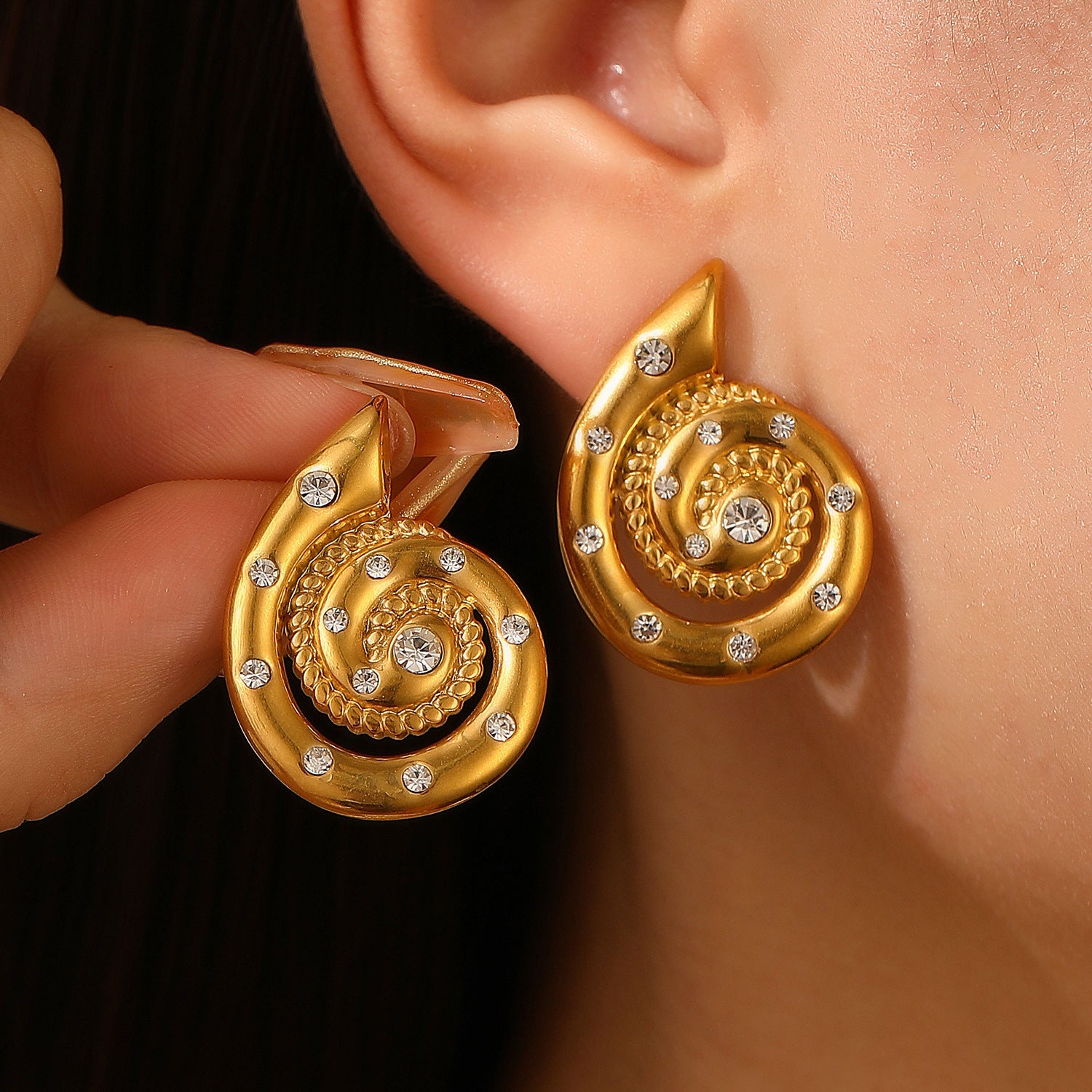Conch Shell Gold Hoop Earring JLT12966