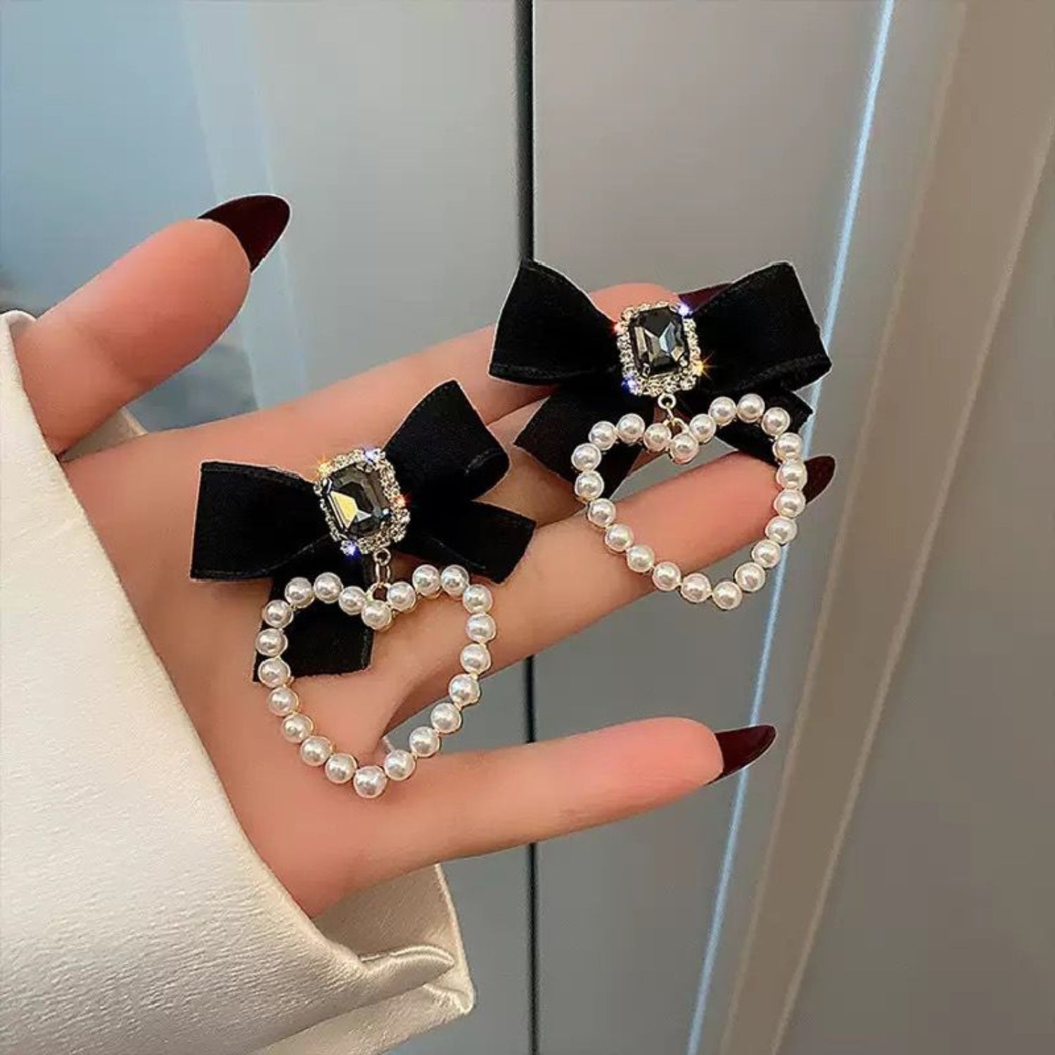 Black Mesh Bow Pearl Earrings JLT13534