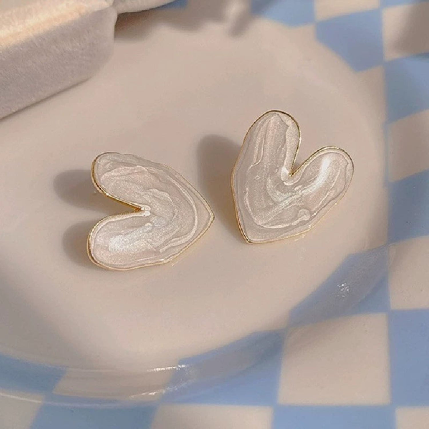 White Marble Swirl Heart Studs JLT13540