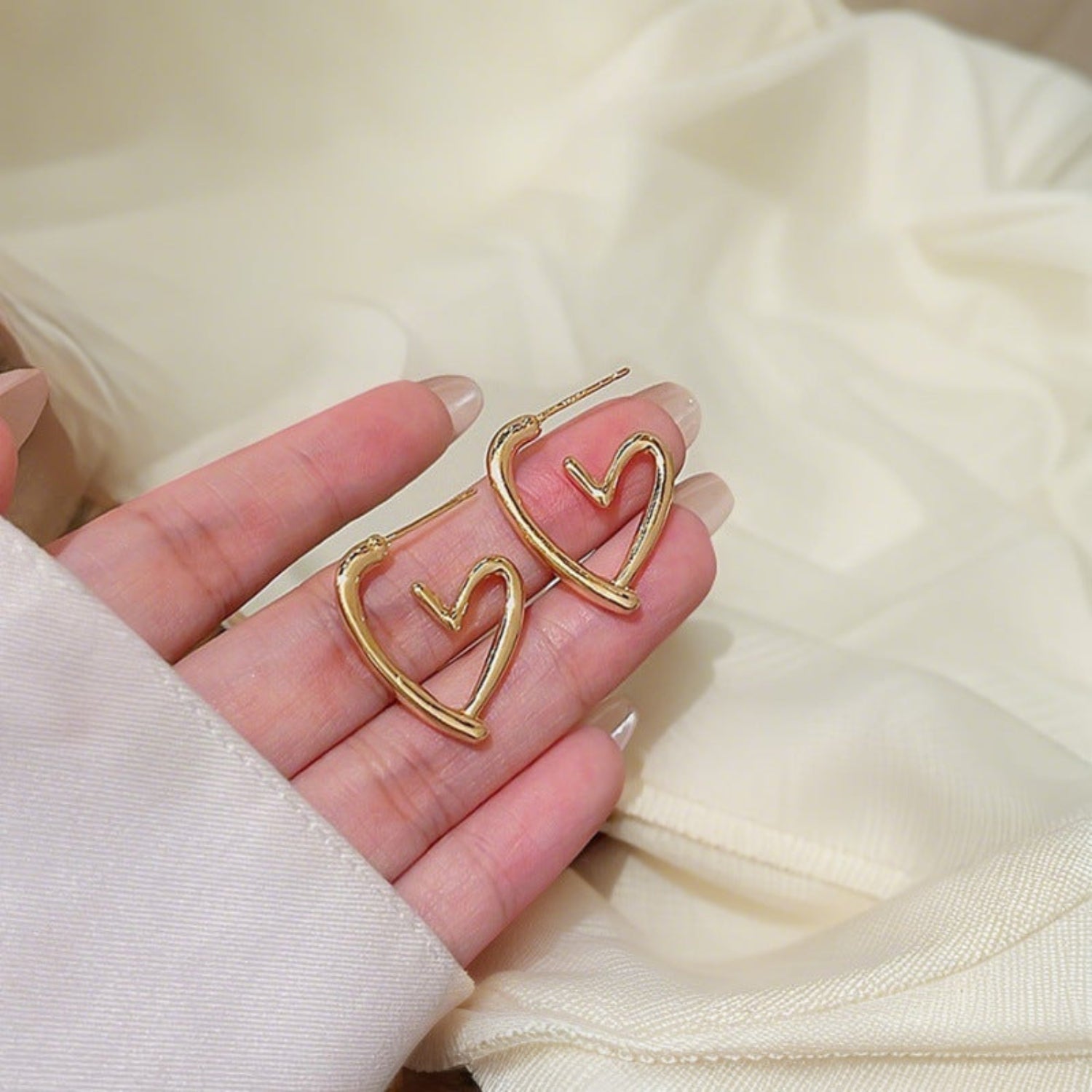 Crystal Heart Gold Stud Earrings JLT13544