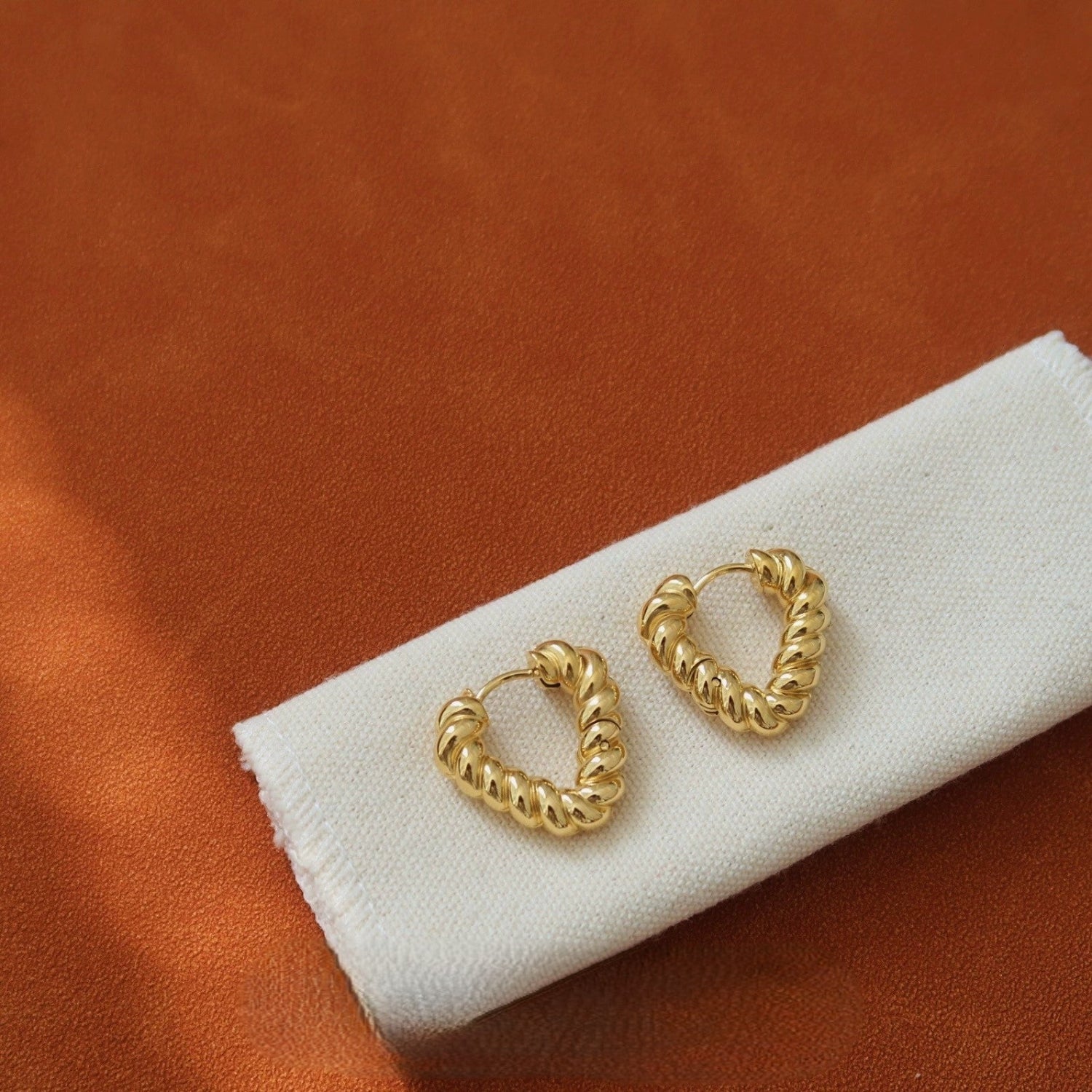 V Shaped Twisted Gold Hoop Earring JLT13553