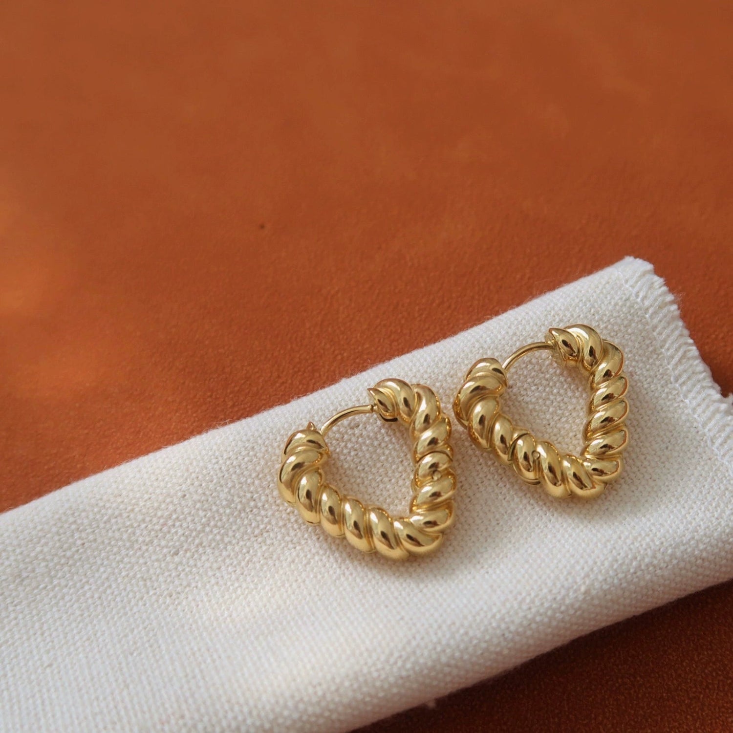 V Shaped Twisted Gold Hoop Earring JLT13553