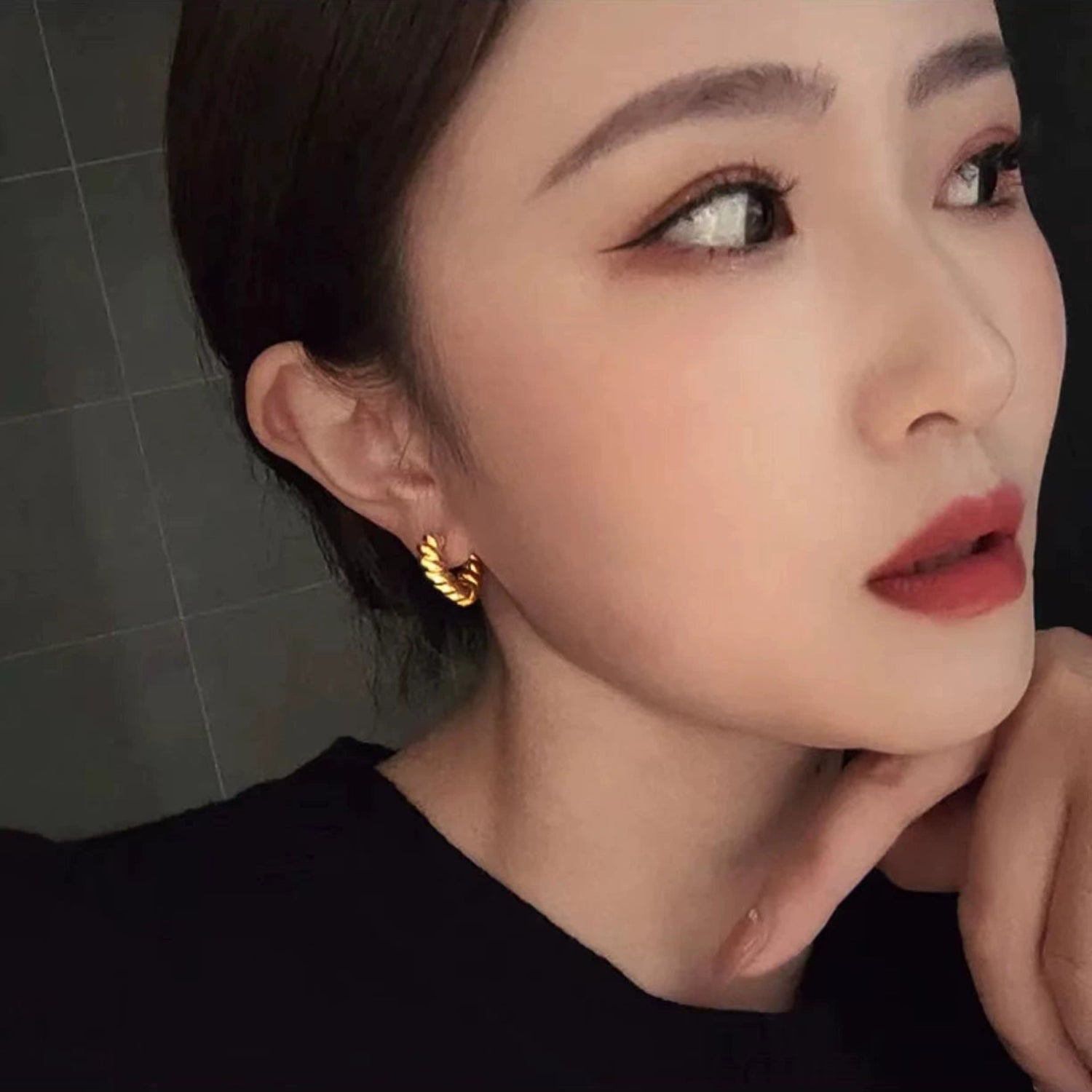 V Shaped Twisted Gold Hoop Earring JLT13553