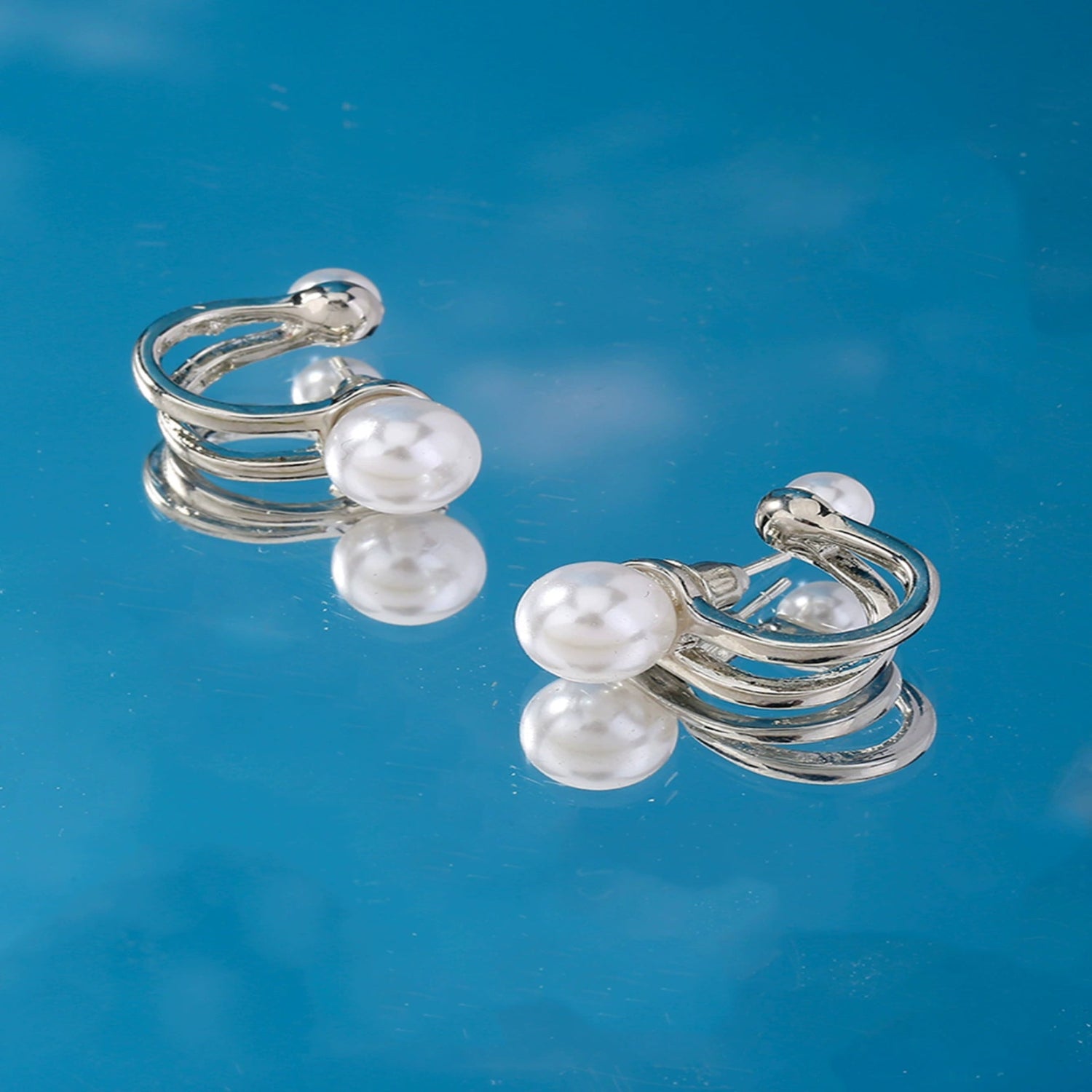 White pearl twisted Pin Earrings JLT13640