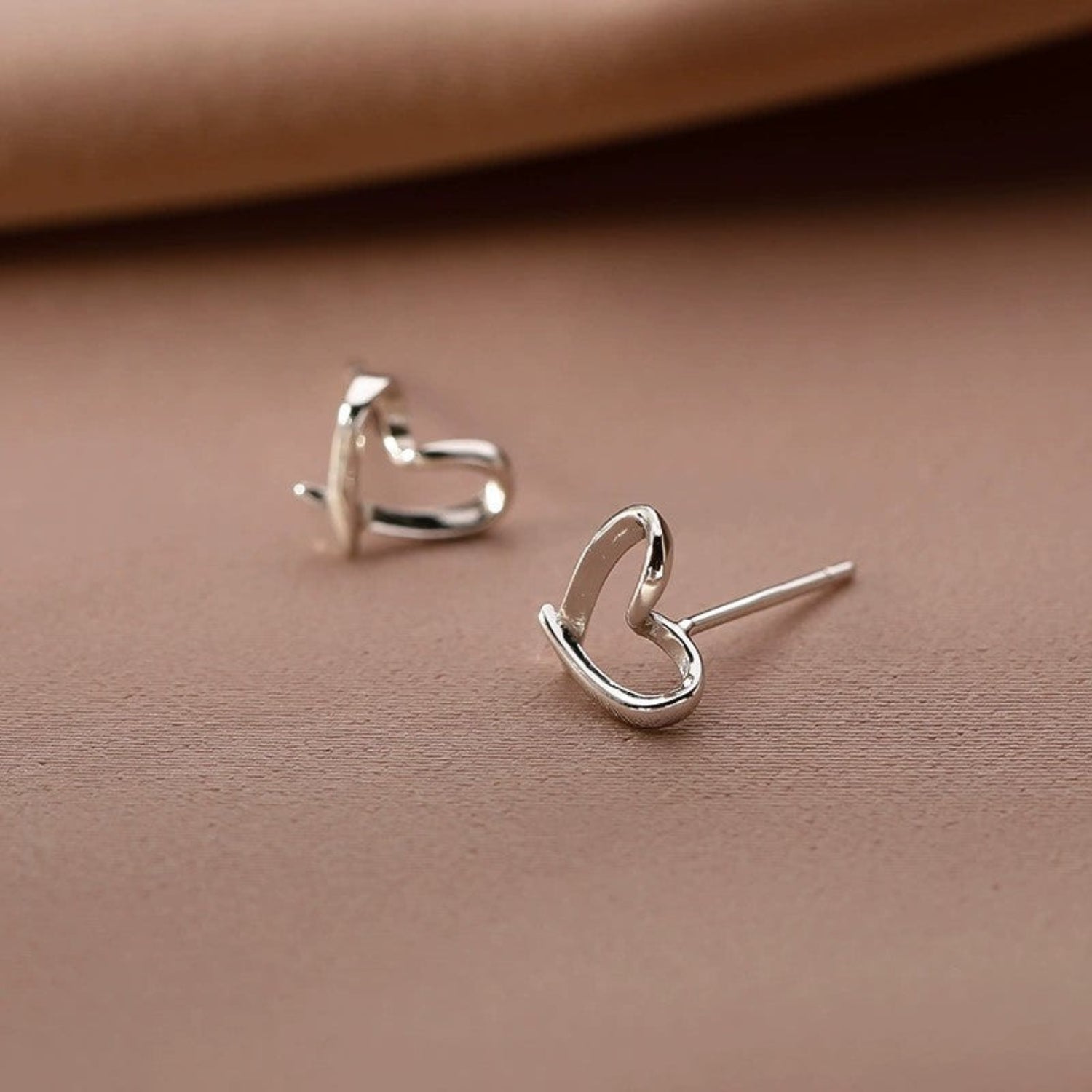 Minimalist Silver Heart Stud Earrings JLT13641