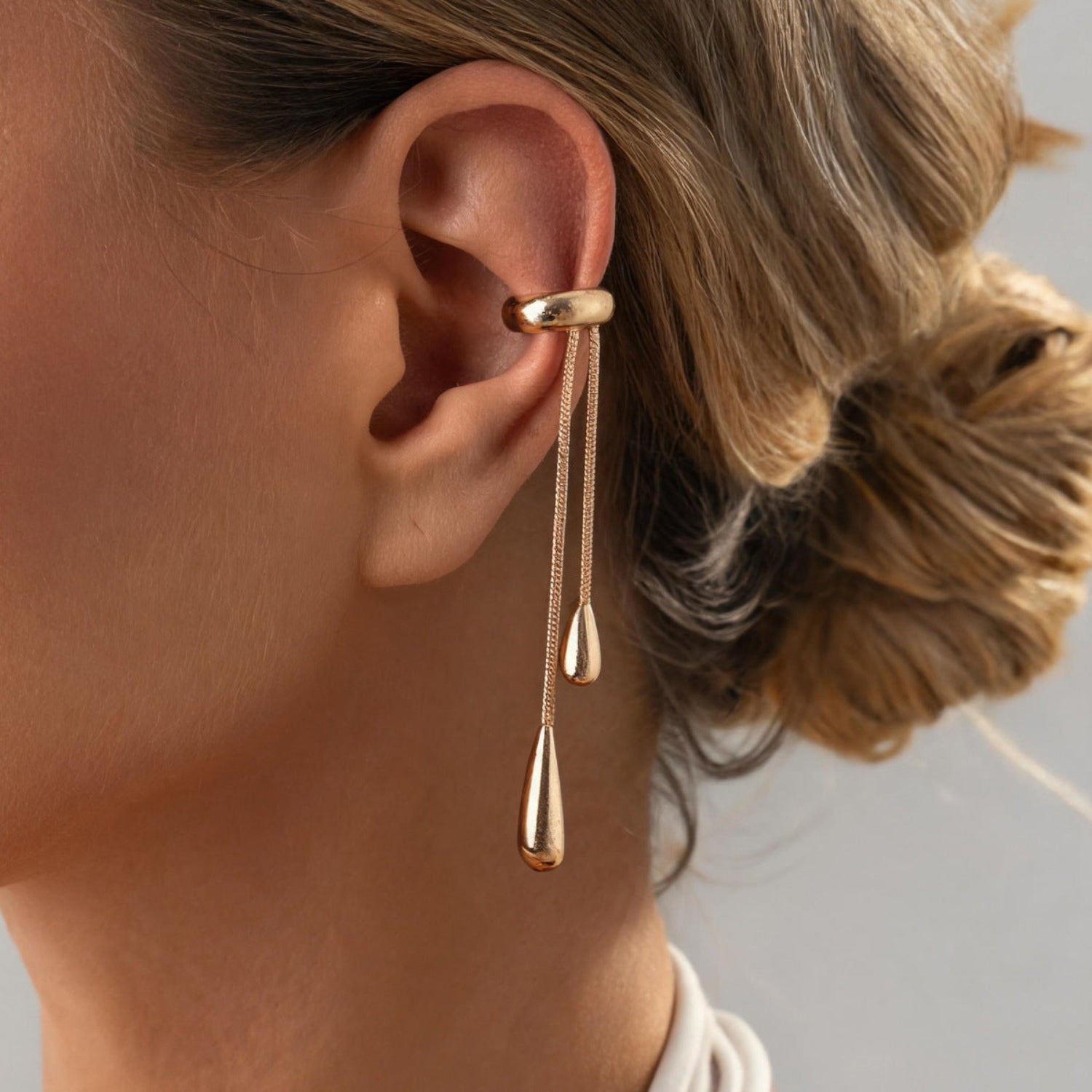 Gold Elegant Teardrop Ear Cuff JLT13897
