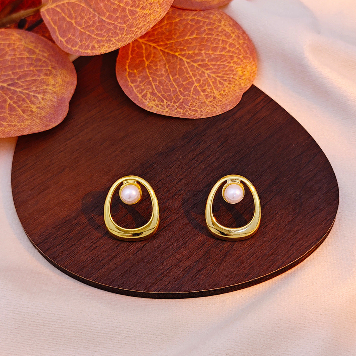 Gold-Tone Oval Bezel Stud Earrings JLT14079