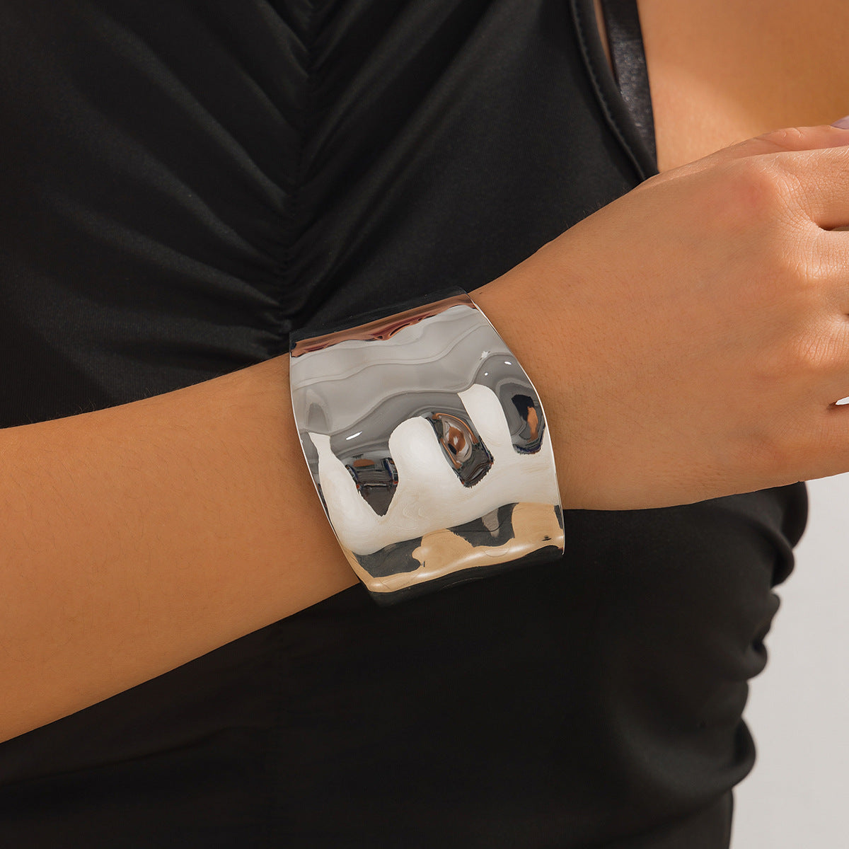 Chunky Ripple Wide Cuff Bracelet JLTB0675