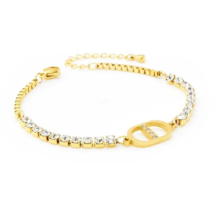 Luxurious Adjustable Bracelet with Oval Charm and Crystal Highlights JLTB0695