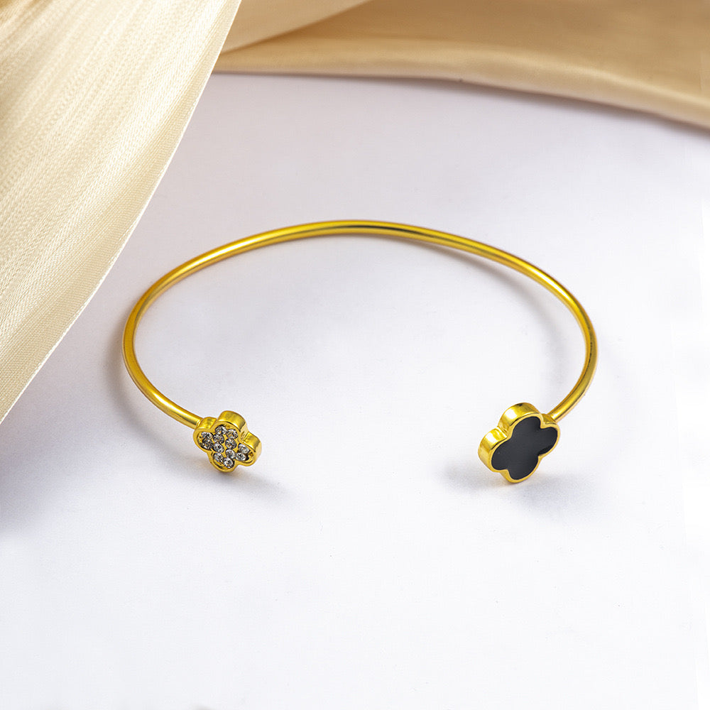 Dual Clove Charm Delight Bracelet JLTB0782