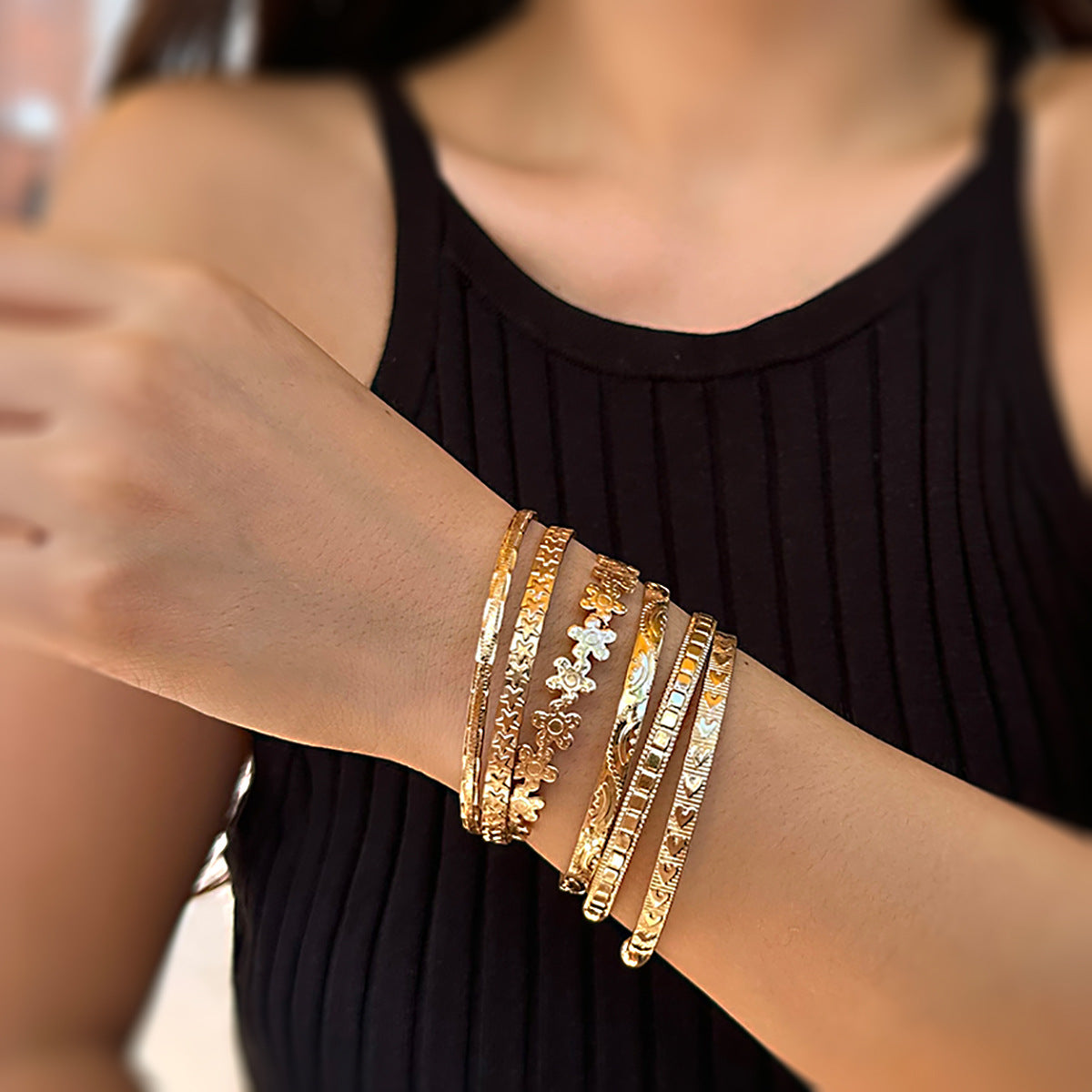 Timeless Elegance: The Cultural Legacy of South Asian Open Bracelets JLTB0818