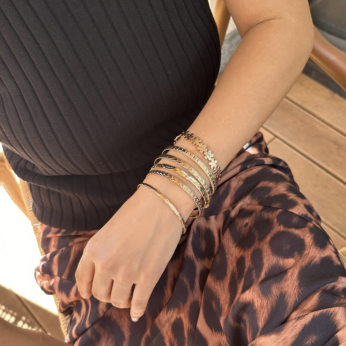 Timeless Elegance: The Cultural Legacy of South Asian Open Bracelets JLTB0818