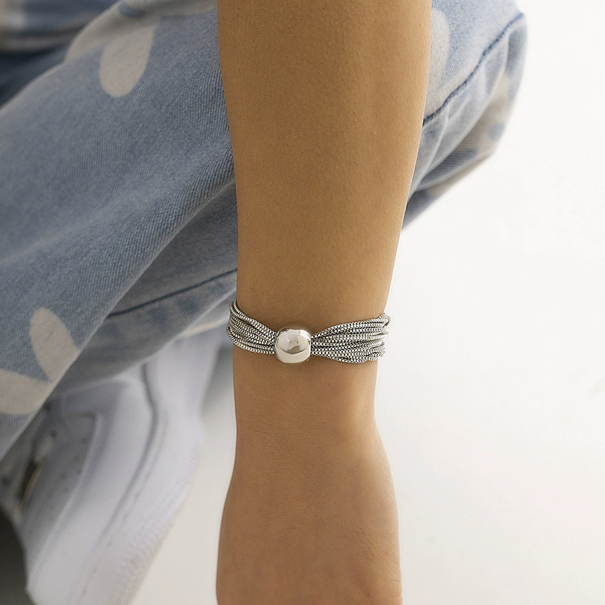 Chic Multi-Strand Silver Chain Bracelet with Polished Central Bead JLTB0844