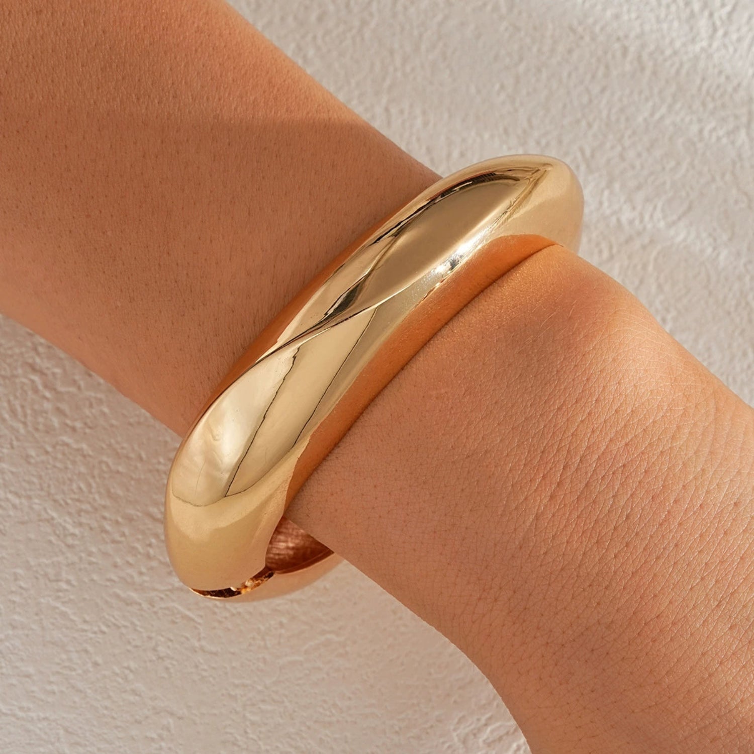 Just lil Things Sleek Gold Oval Bangle – Minimalist Polished Design JLTB0888