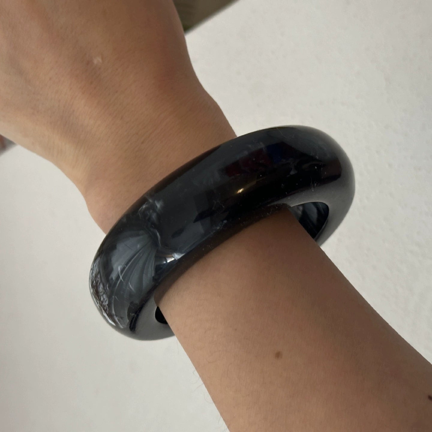 Just Lil Things Glossy Black Resin Bangle – Subtle Marbled Design JLTB0896