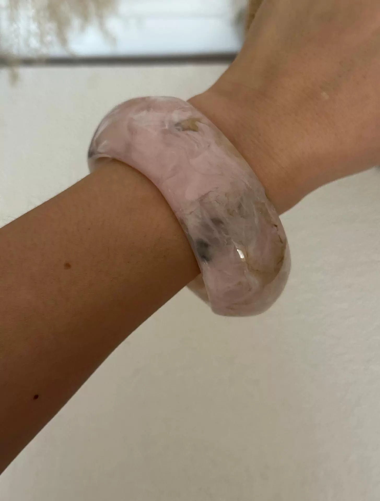 Just Lil Things Pink Marbled Resin Bangle – Glossy Swirl Design JLTB0912