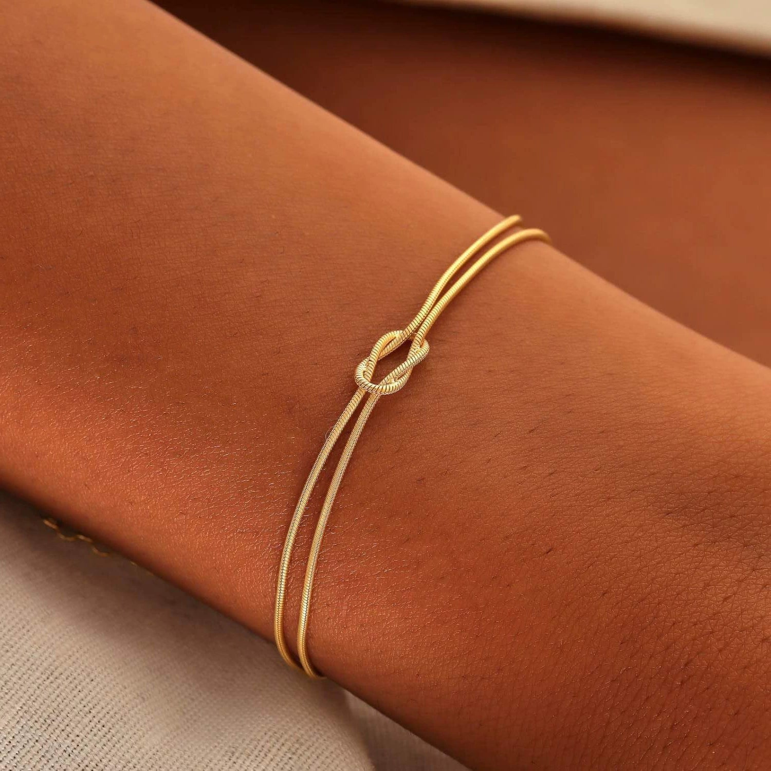 "Tie the Knot" Simple Gold Bracelet JLTB0989