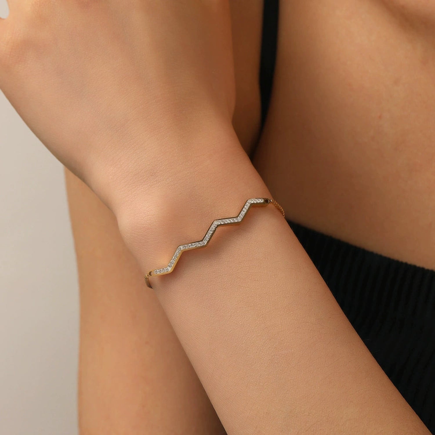 Zigzag Crystal Bolo Bracelet JLTB1069