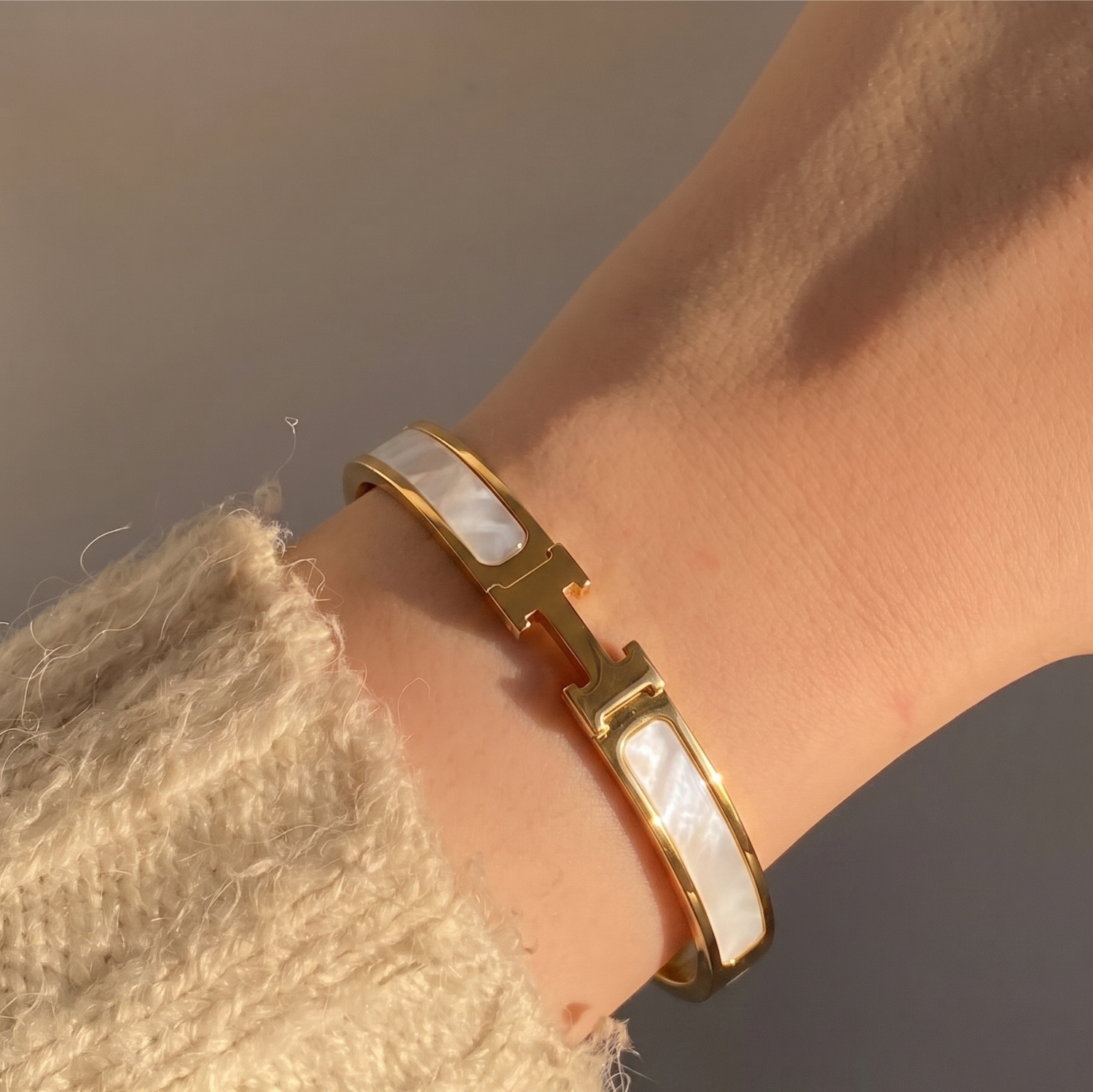 Gold White H Inlay Bangle JLTB1104