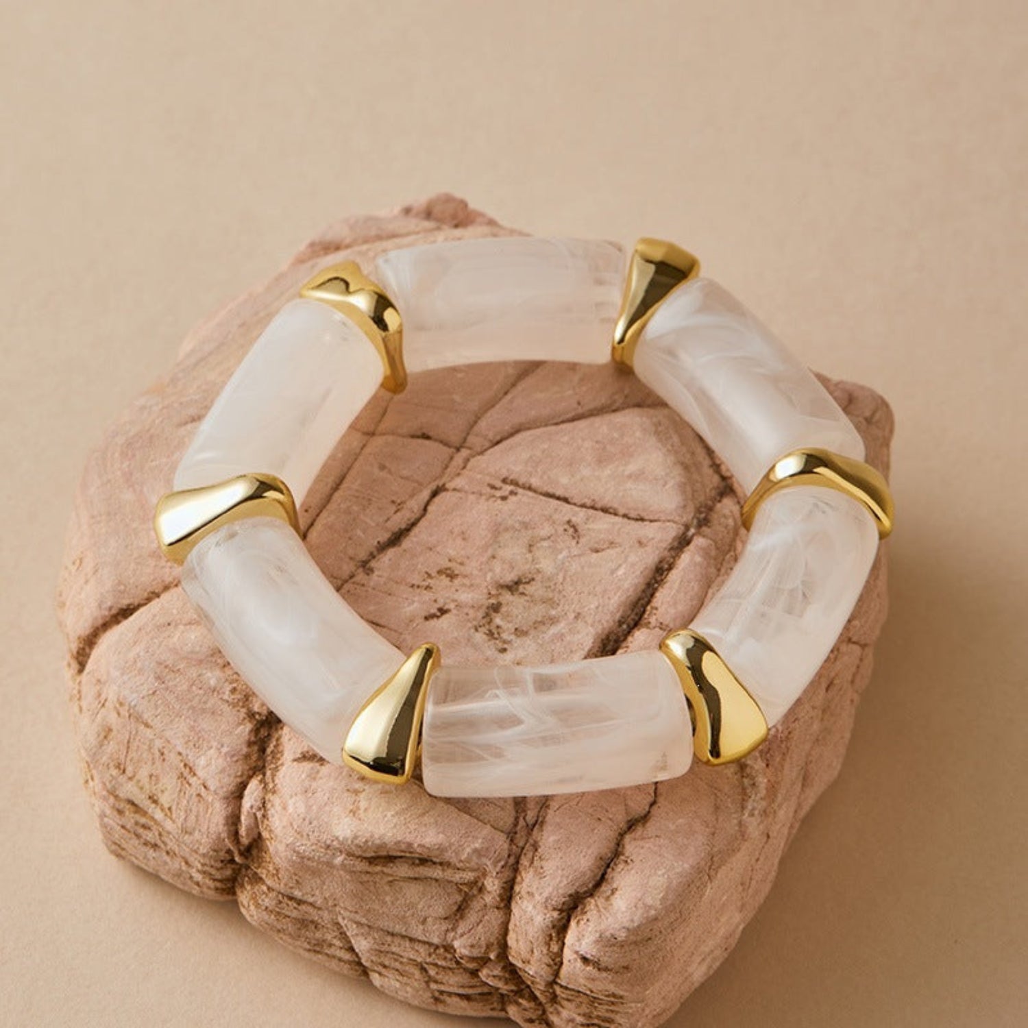 Pearl White Resin Stretch Bracelet JLTB1131