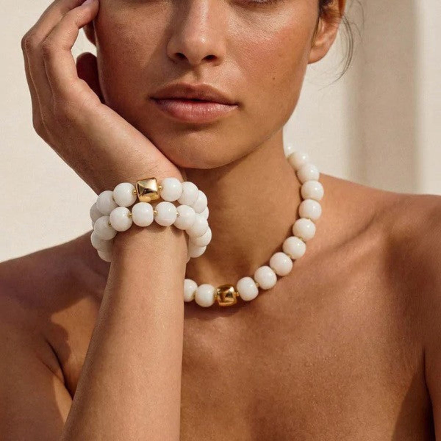 White Chunky Gold Beaded Bracelet JLTB1161