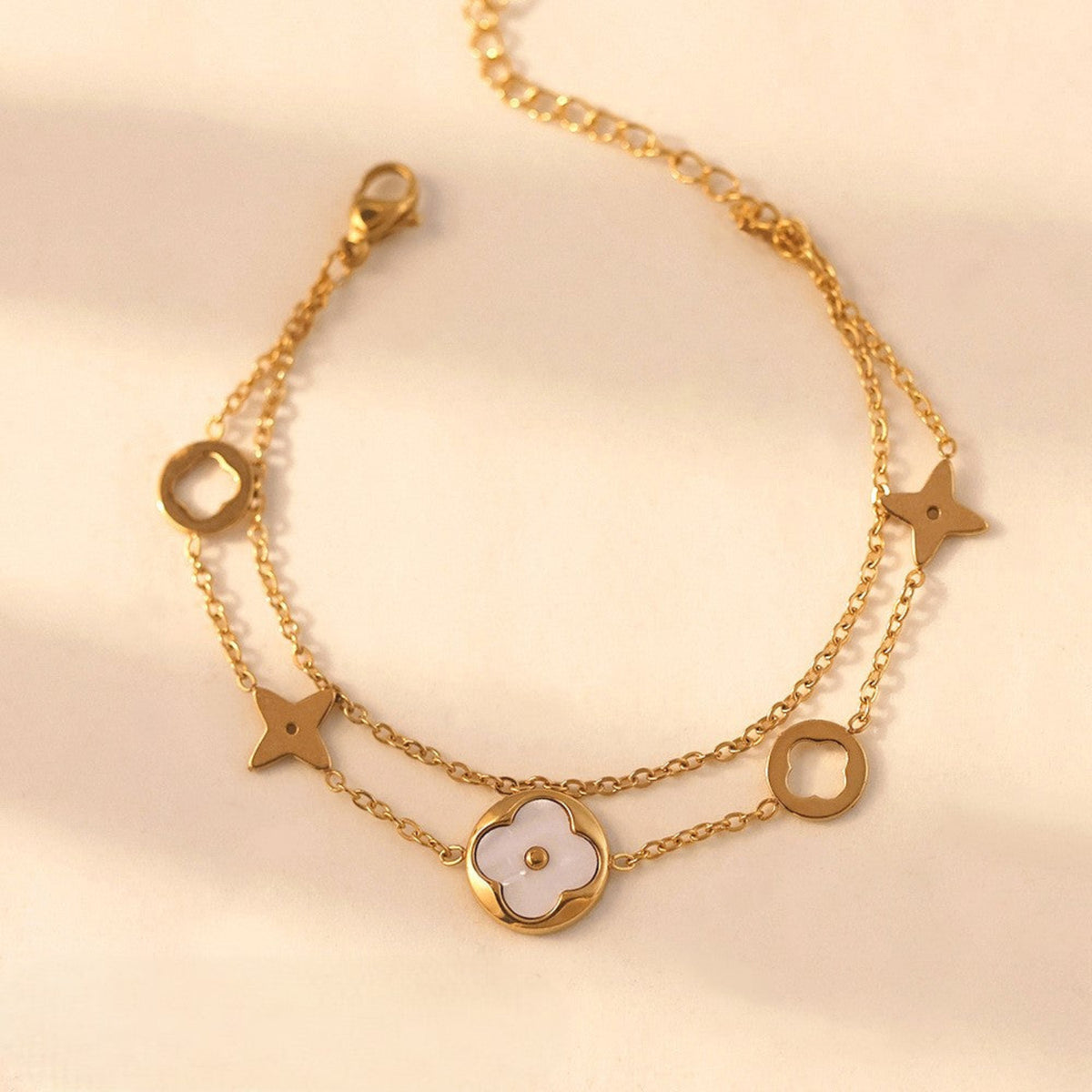 Gold Star and Circle Charm Bracelet JLTB1279