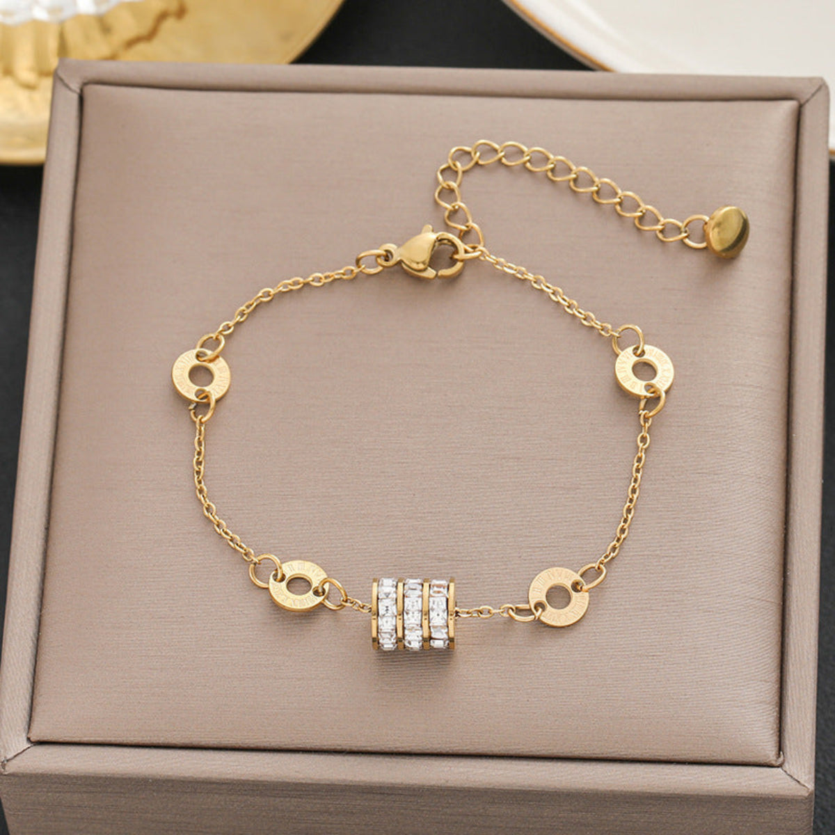 Gold Crystal Bar and Circle Bracelet JLTB1282