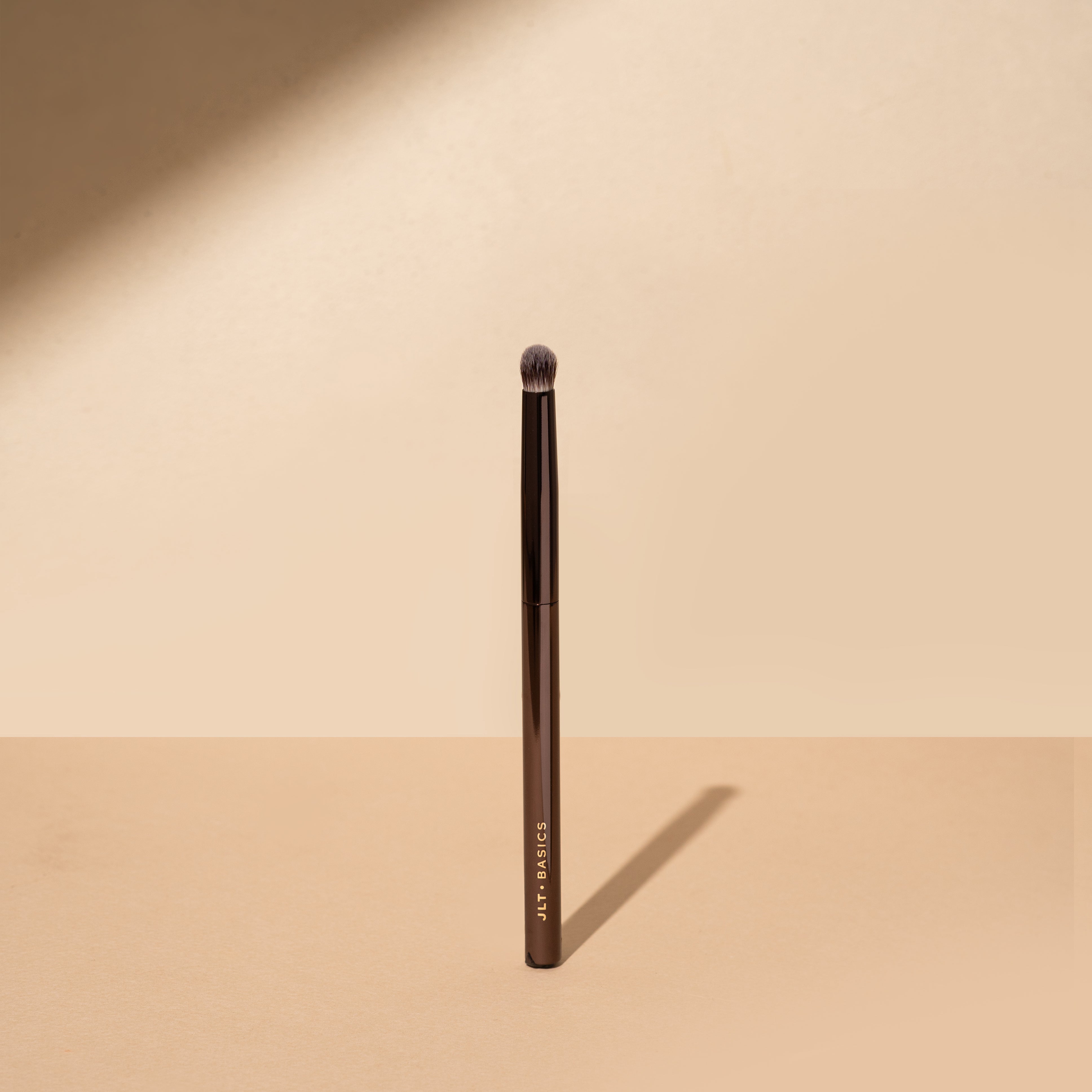 Domed shape eyeShadow brush JLTBASICS B0009