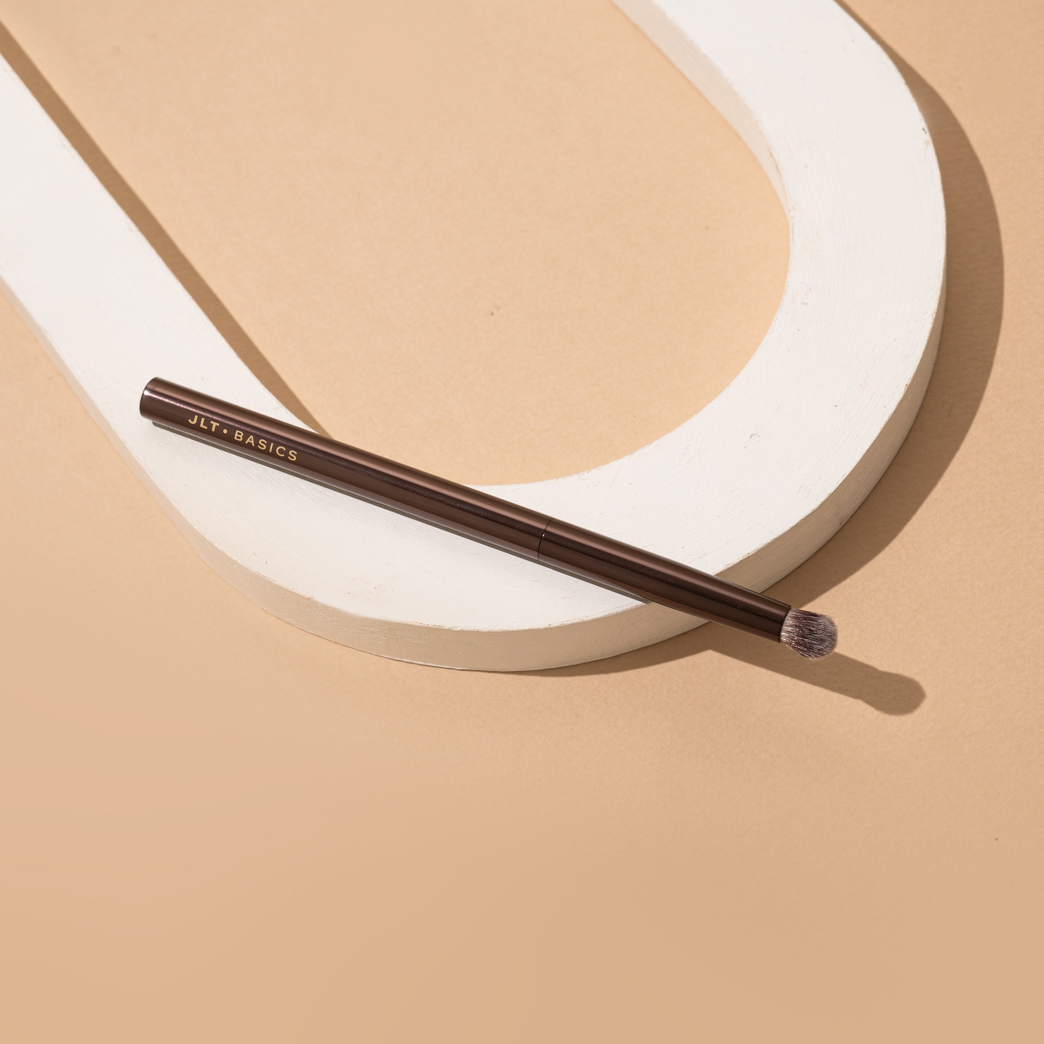 Domed shape eyeShadow brush JLTBASICS B0009