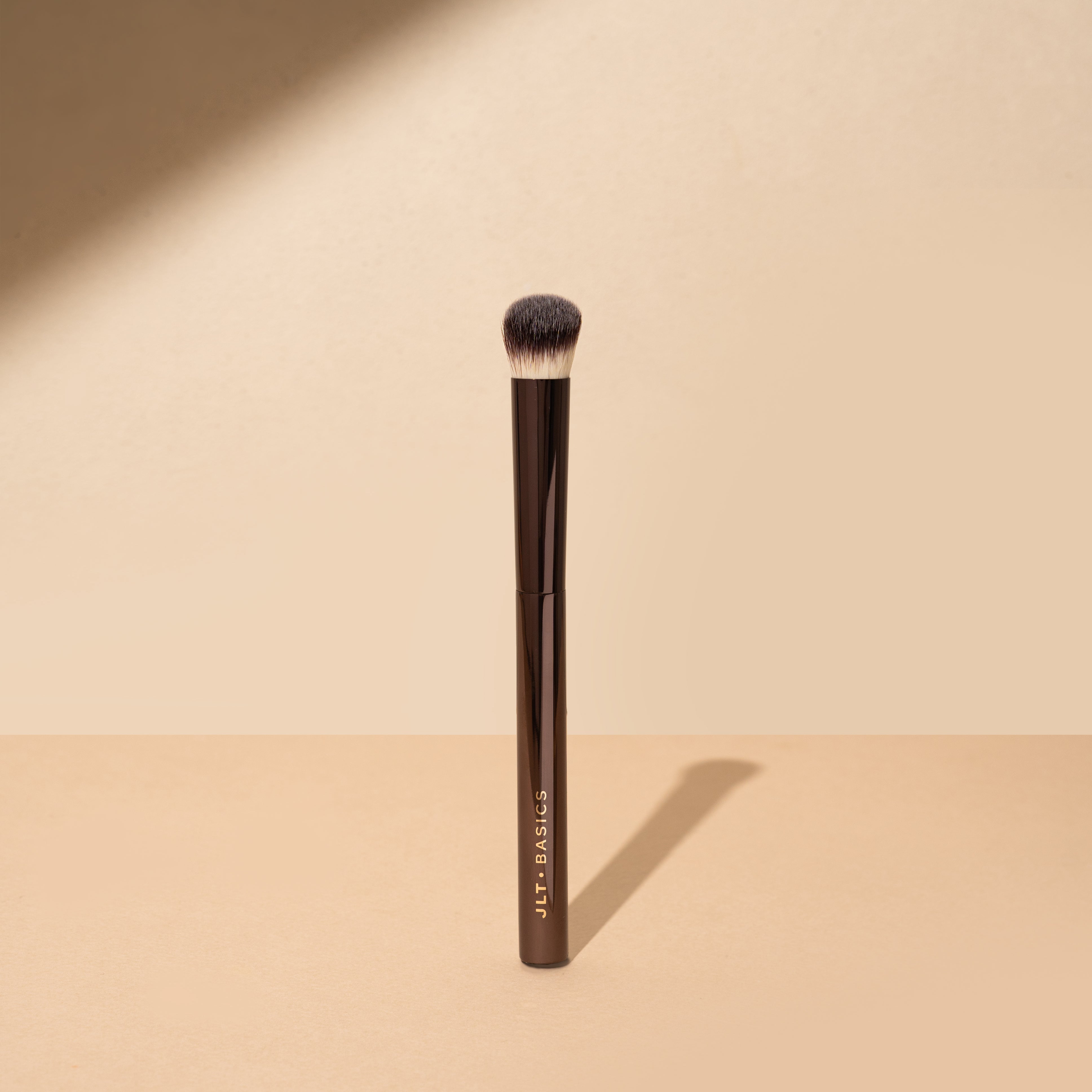 Just Lil Things  Seamless Finish Concealer Brush JLTBASICS B0003